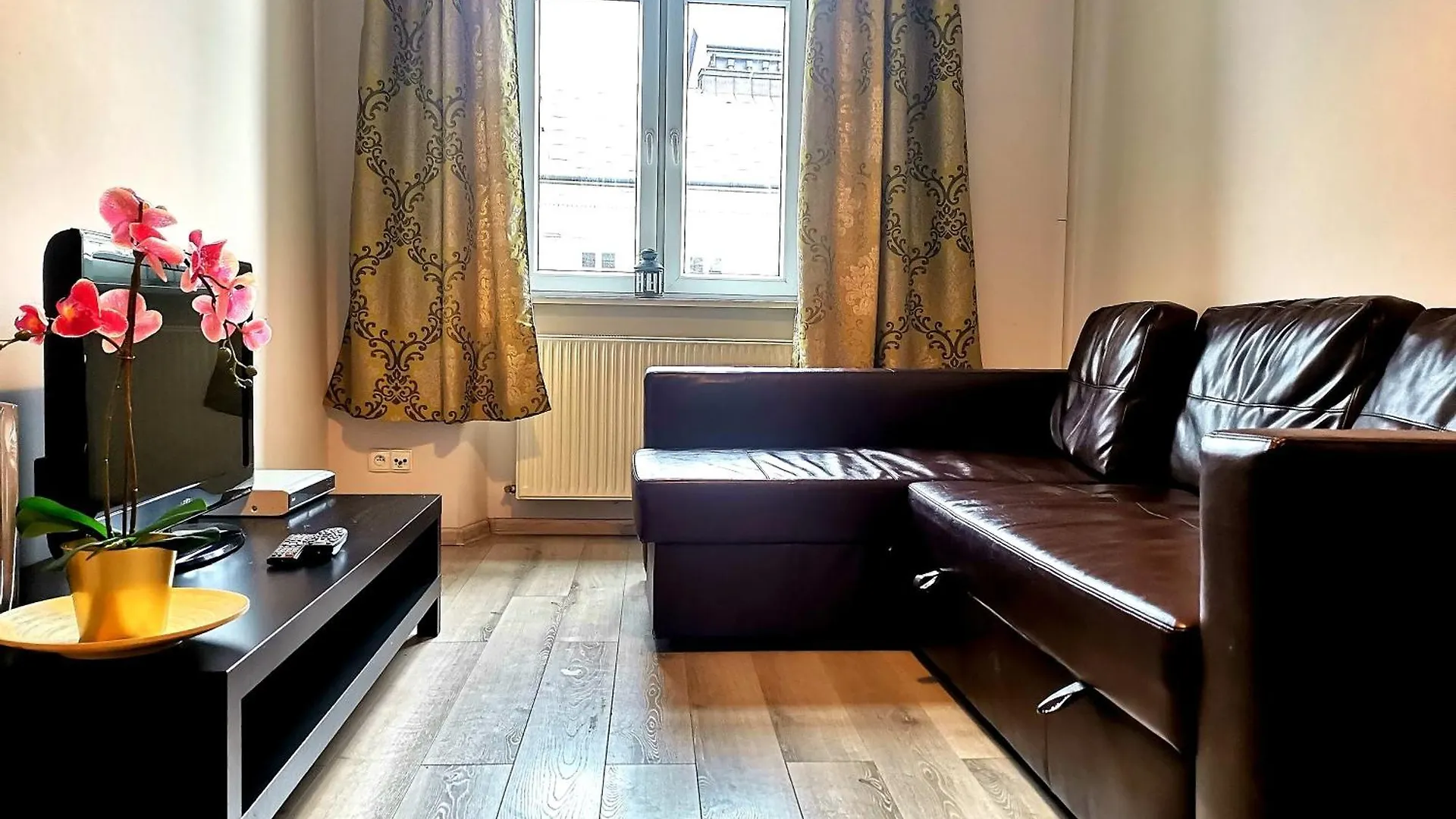 One-Bedroom Flat In Stradom! Lem , Stradomska 5, Apartment 17 Kraków
